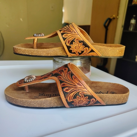 American Darling hand-carved genuine leather flip-flop sandals,women's sz 10. - Picture 4 of 17